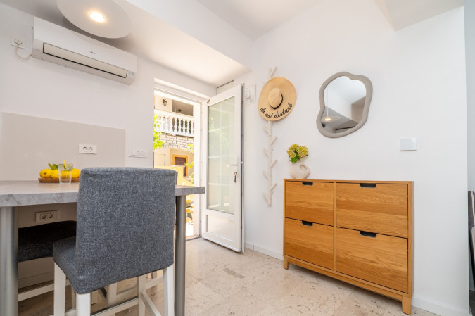 Apartment Green Oasis, House Rosa Apartments by the sea, Mali Lo&scaron;inj, Croatia Mali Lo&scaron;inj